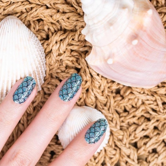 Mermaid Brigade 💅✨ Color STREET NEW Sealed - Long Lasting Nail Polish Strips - Picture 1 of 3
